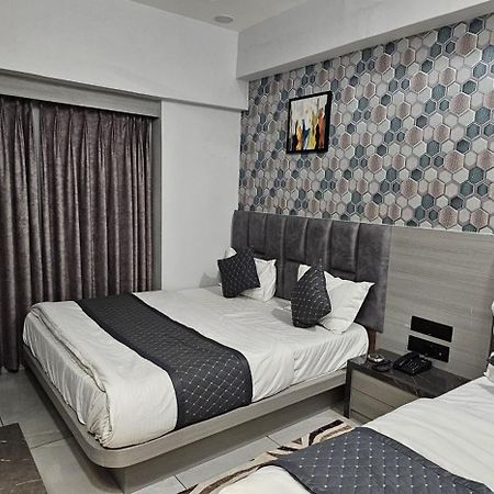 Hotel Allen أحمد أباد المظهر الخارجي الصورة