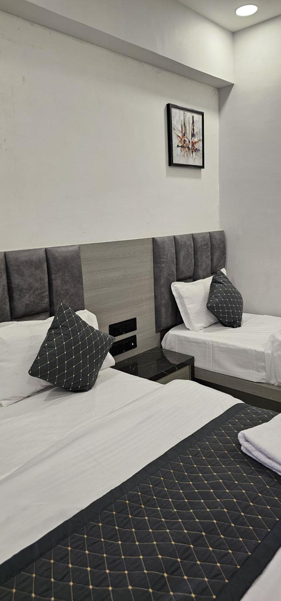 Hotel Allen أحمد أباد المظهر الخارجي الصورة