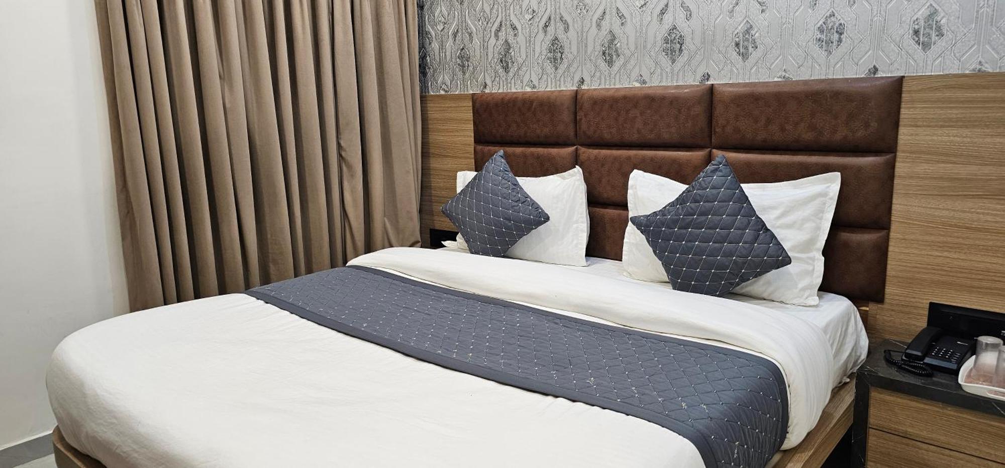 Hotel Allen أحمد أباد المظهر الخارجي الصورة