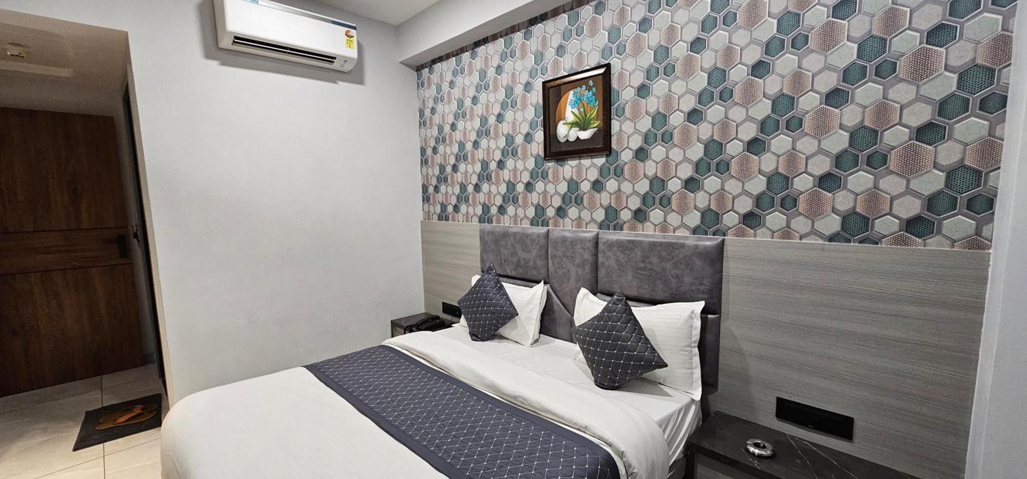 Hotel Allen أحمد أباد المظهر الخارجي الصورة